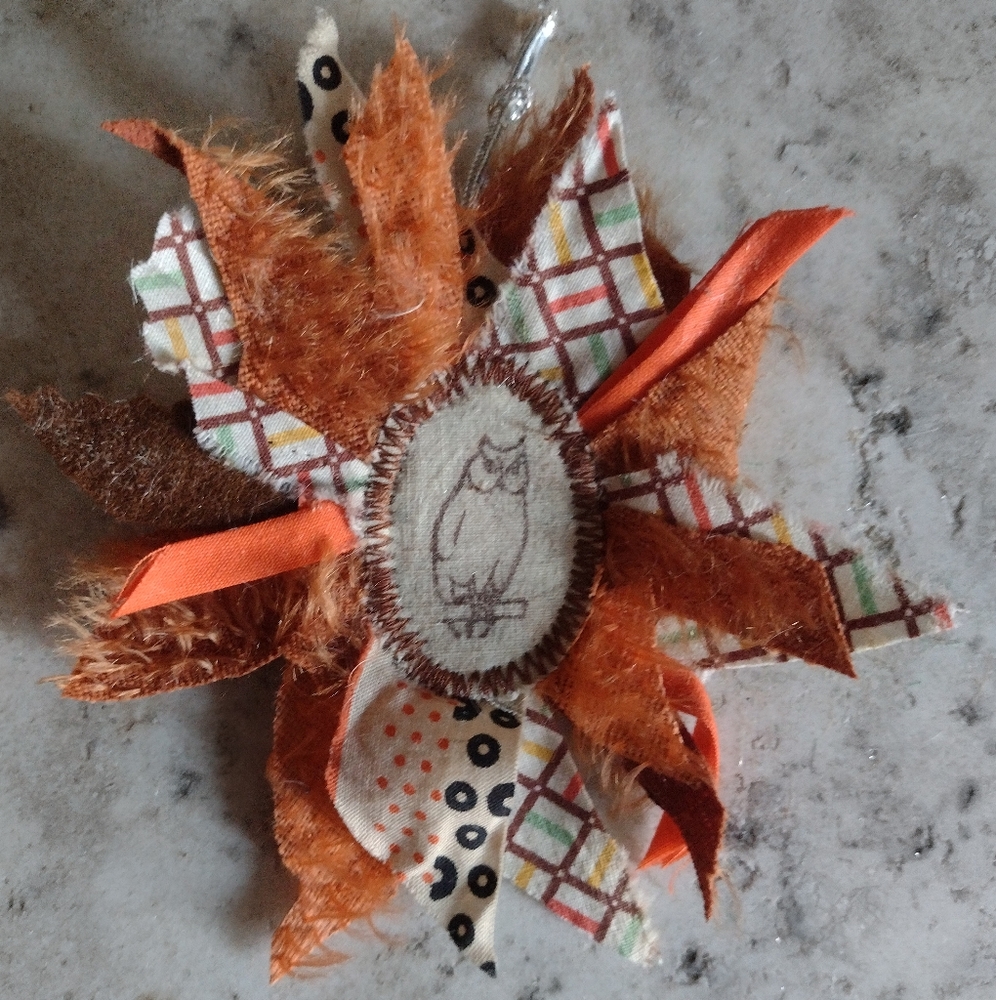Owl brooch or pin autumn 🍁🧡💛🦉🪶 colors or ornament